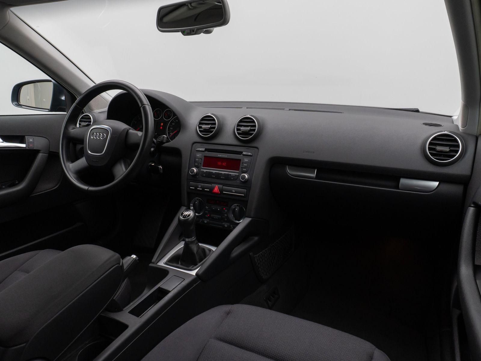 Fahrzeugabbildung Audi A3 Sportback 1.6 FSI Ambiente Sitzhzg PDC Xenon