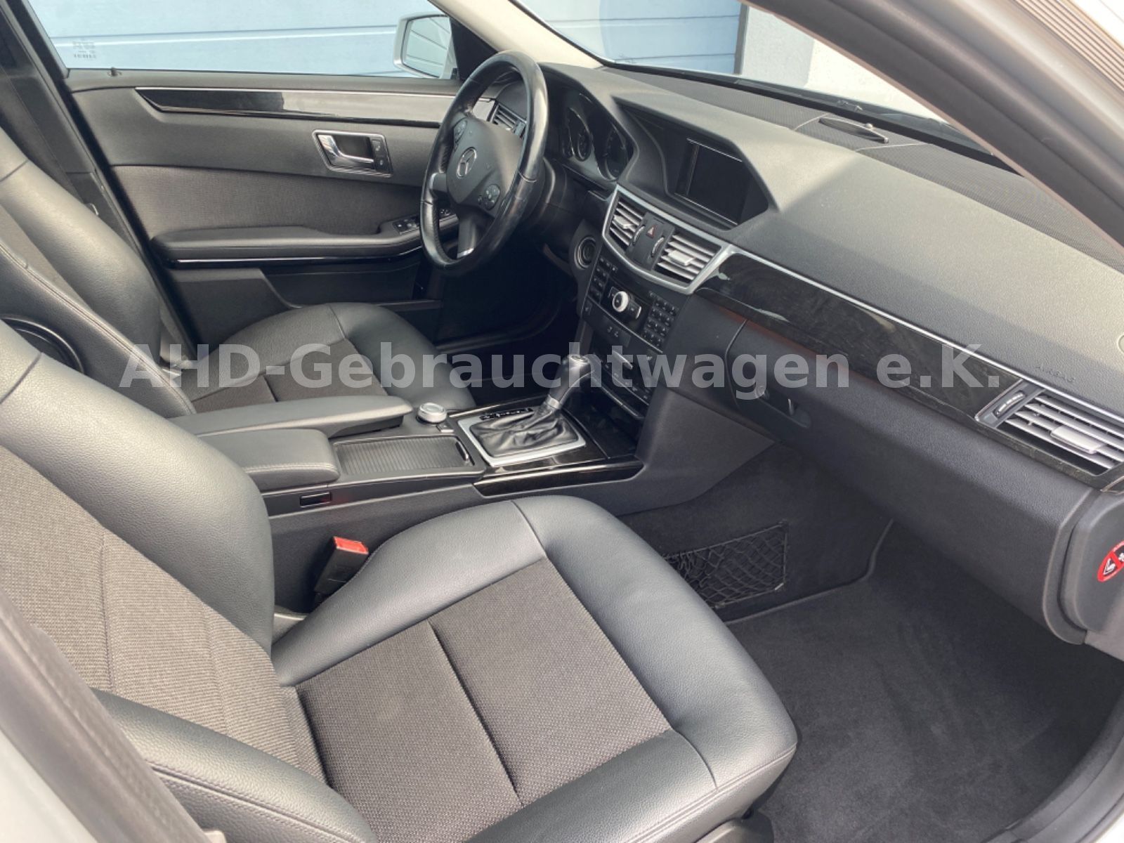 Fahrzeugabbildung Mercedes-Benz E 220 CDI BlueEfficiency  Avantgarde