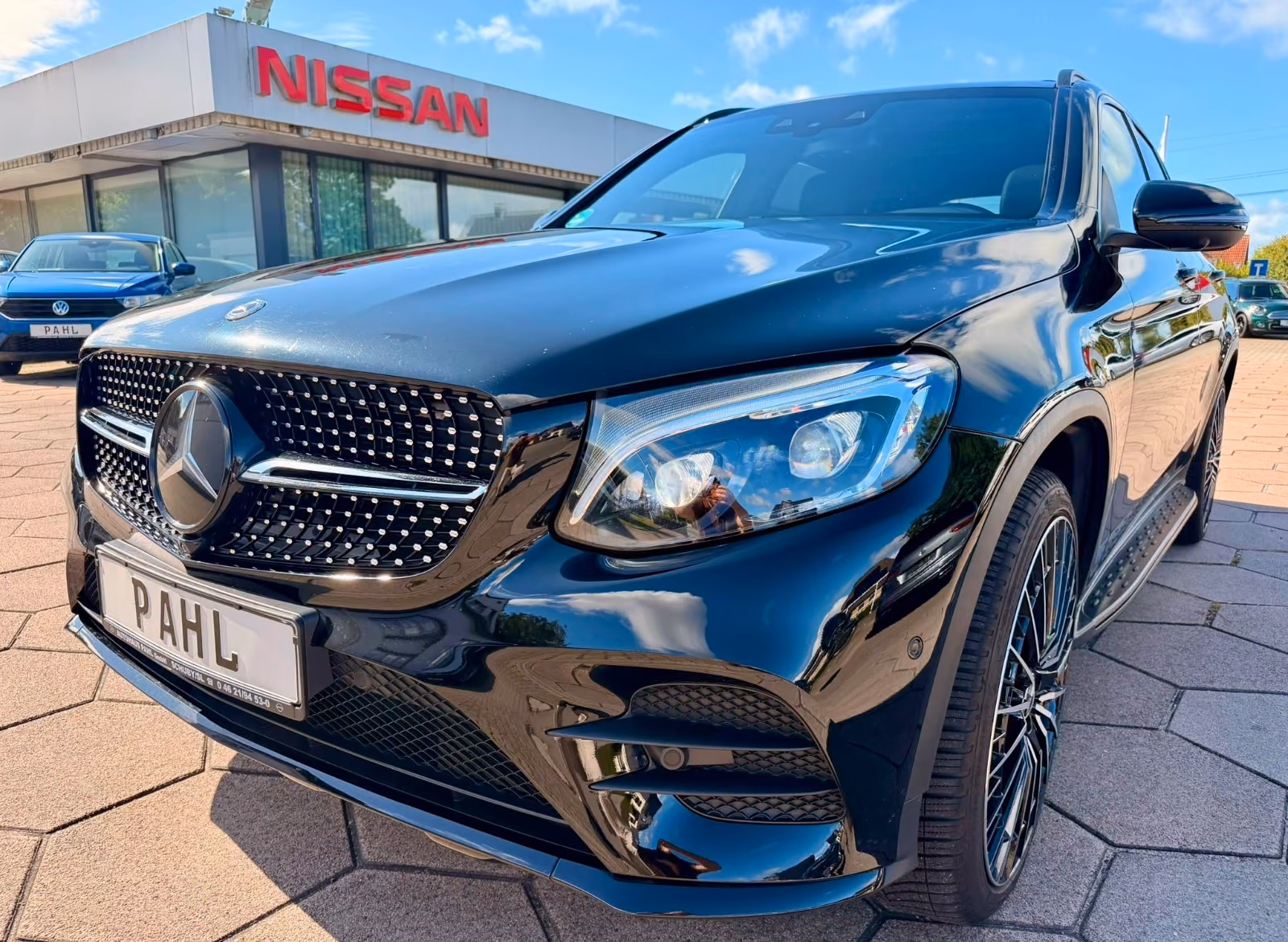 Mercedes-Benz GLC 250 4Matic AMG Line DISTRONIC+ PANO 360° AHK