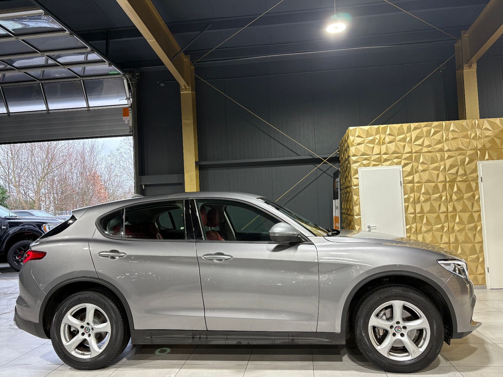 Fahrzeugabbildung Alfa Romeo Stelvio Super Q4/BI-XENON/PDC/AUTOMATIK/SPURHALT