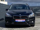 BMW 218 i Gran Tourer Advantage SHZ PDC MULTI 2HAND - mit Benzin-Antrieb: Van