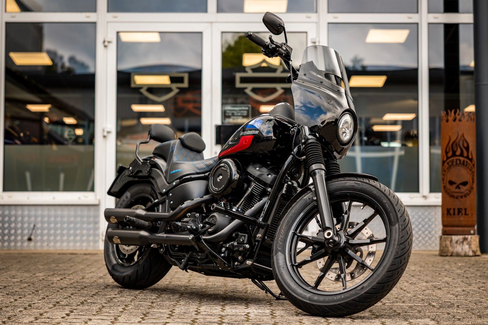 Fahrzeugabbildung Harley-Davidson FXLR LOW RIDER - JEKILL & HYDE -