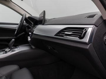 Fahrzeugabbildung BMW 530e xD Pano Kamera DAB HiFi Adapt. Fahrwerk 19"