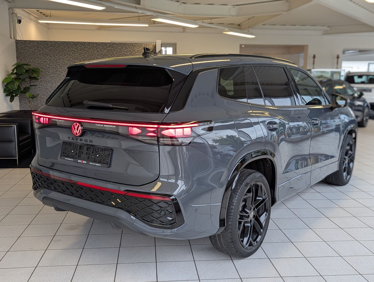 VW Tayron 2.0 R-Line Leder Launch Pano Black AHK 20 - Image 7