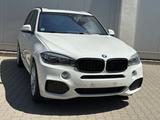 BMW X5M xDrive 30 d/HeadUp/Leder/Panorama/7Sitze.Top - BMW X5 in Düsseldorf