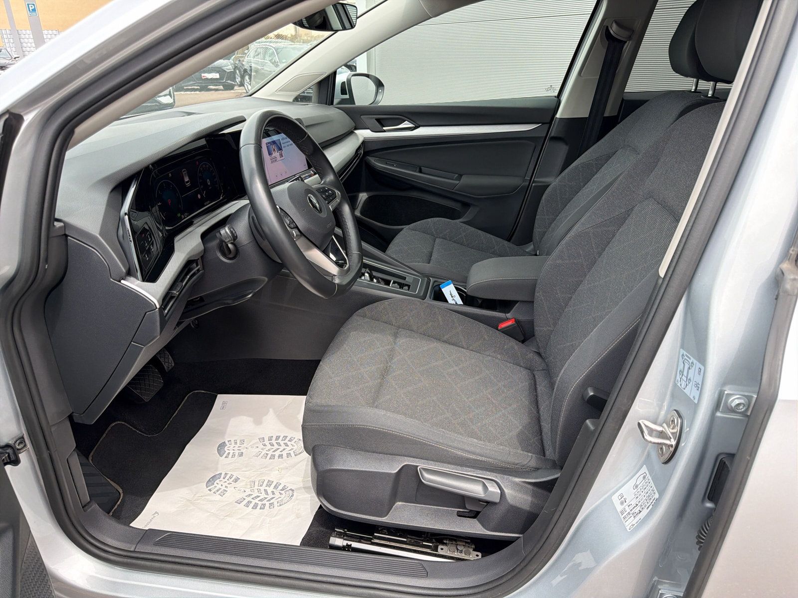 Fahrzeugabbildung Volkswagen Golf VIII Variant 2.0 TDI DSG Life LED NAVI SHZ