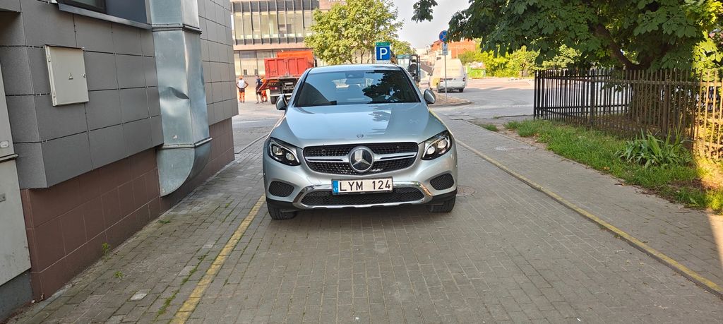 Image of Mercedes-Benz GLC 220
