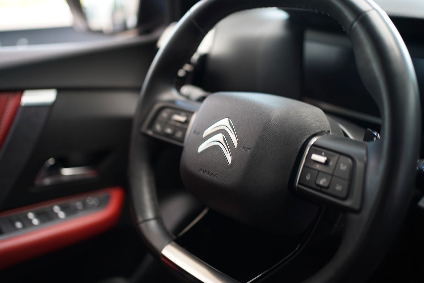 Fahrzeugabbildung Citroën C4 PureTech 155 EAT8 Shine Automatik Leder Navi