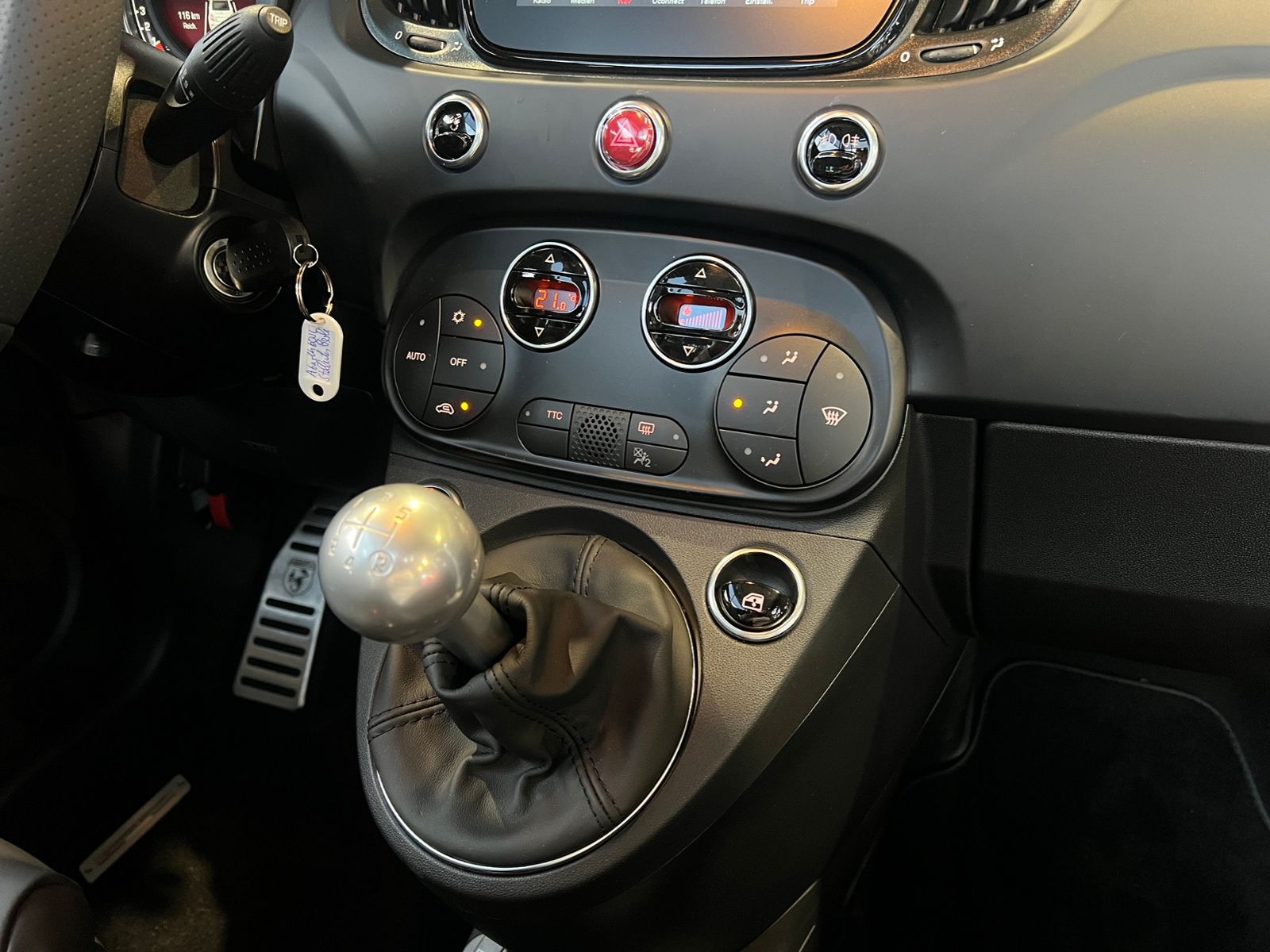 Fahrzeugabbildung Abarth 695C KLIMA LEDER NAV DAB PDC ALU