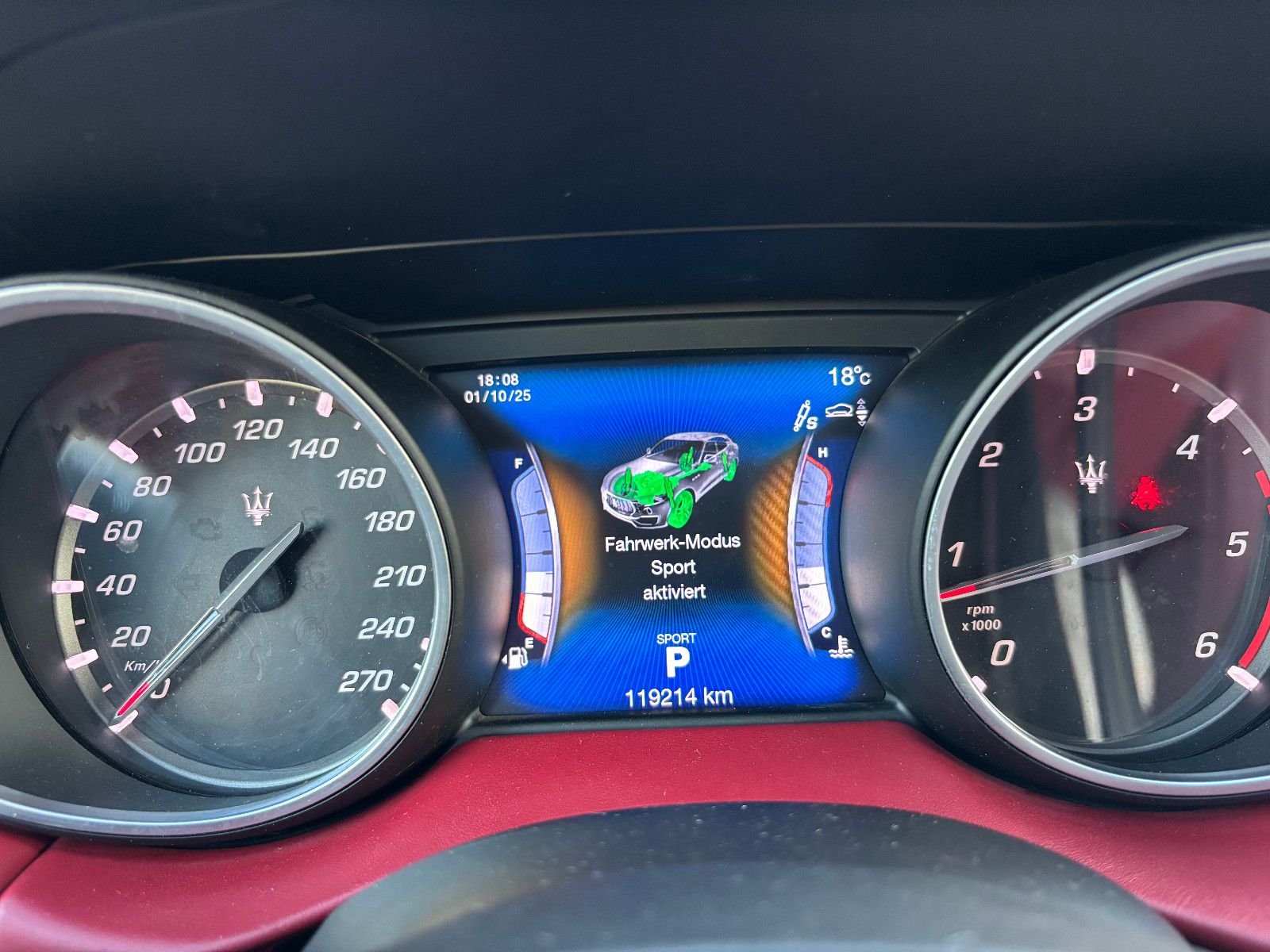 Fahrzeugabbildung Maserati Levante/EXCLUSIVE/RED/360'KAM/PANO/HARMAN-KARDON