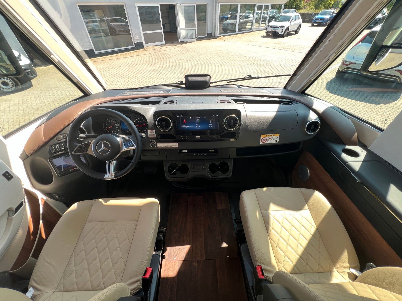 Fahrzeugabbildung Carthago chic e-line 50 LE DA / Mecedes Benz Sprinter