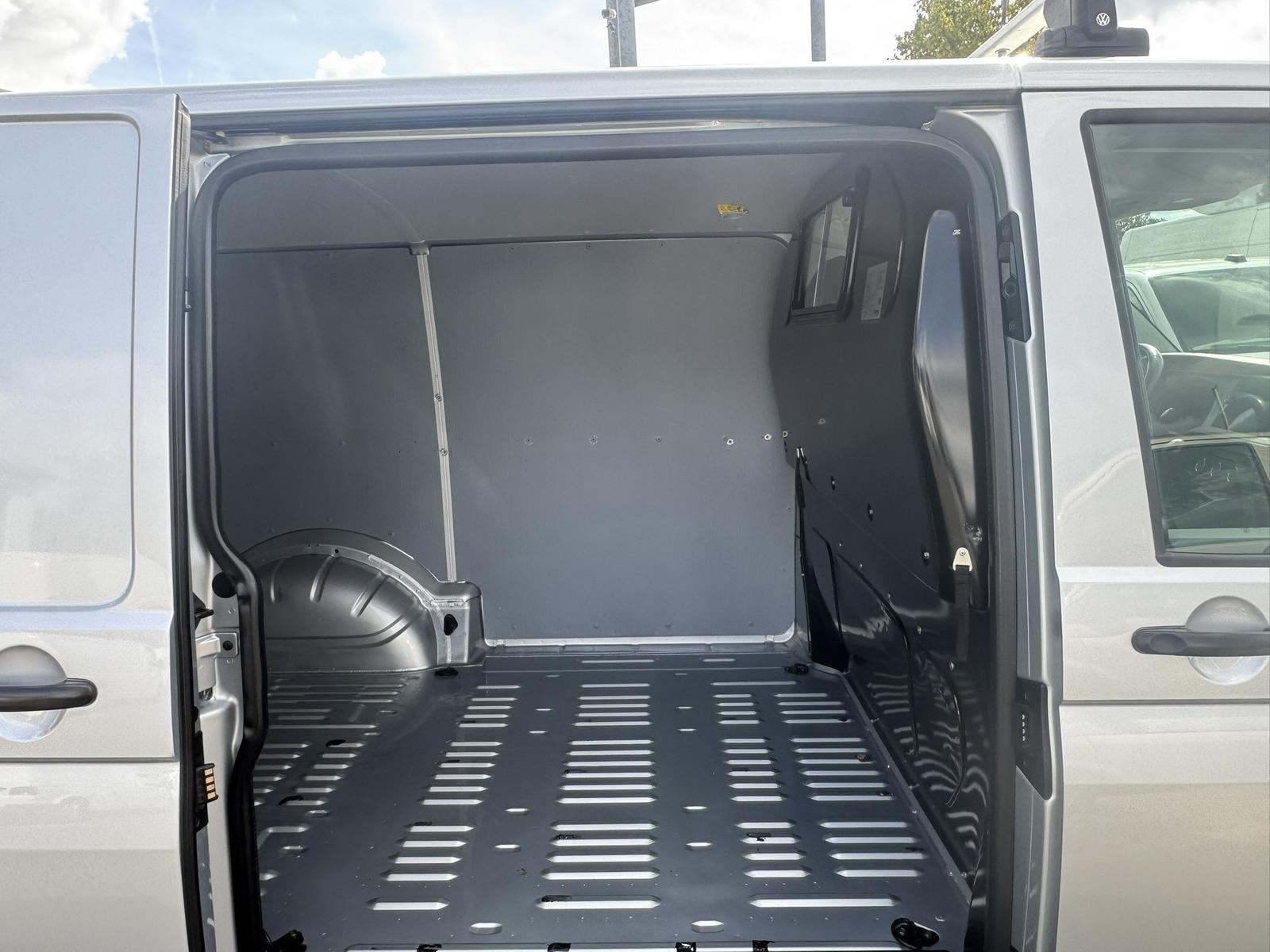 Volkswagen T6 Transporter 6.1 Kasten TDI DSG AHK*NAVI*MFL