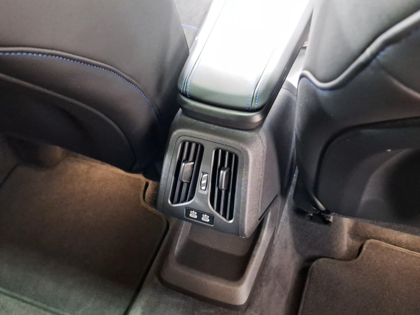 BMW 223 Active Tourer - Bild 17