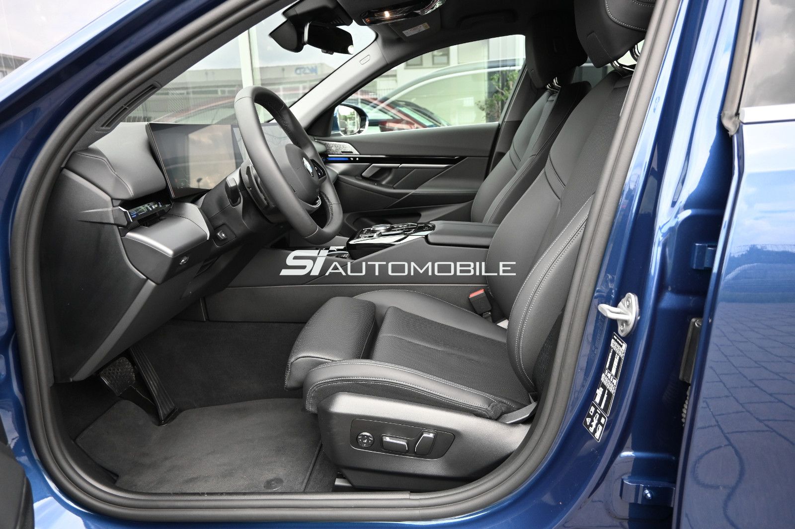 Fahrzeugabbildung BMW 520d xDr. Touring °ACC°AHK°B&W°STANDHEIZ°SITZBEL