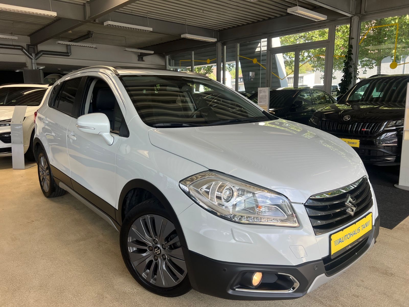 Fahrzeugabbildung Suzuki SX4 S-Cross Comfort+ 4x4 *PANO*LEDER*