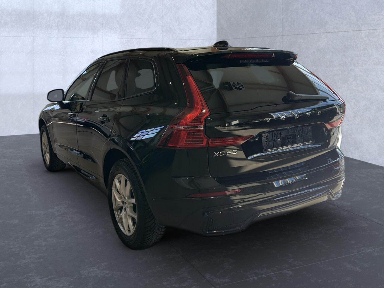 Volvo XC 60 R Design Recharge Plug-In Hybrid AWD Navi foto 3