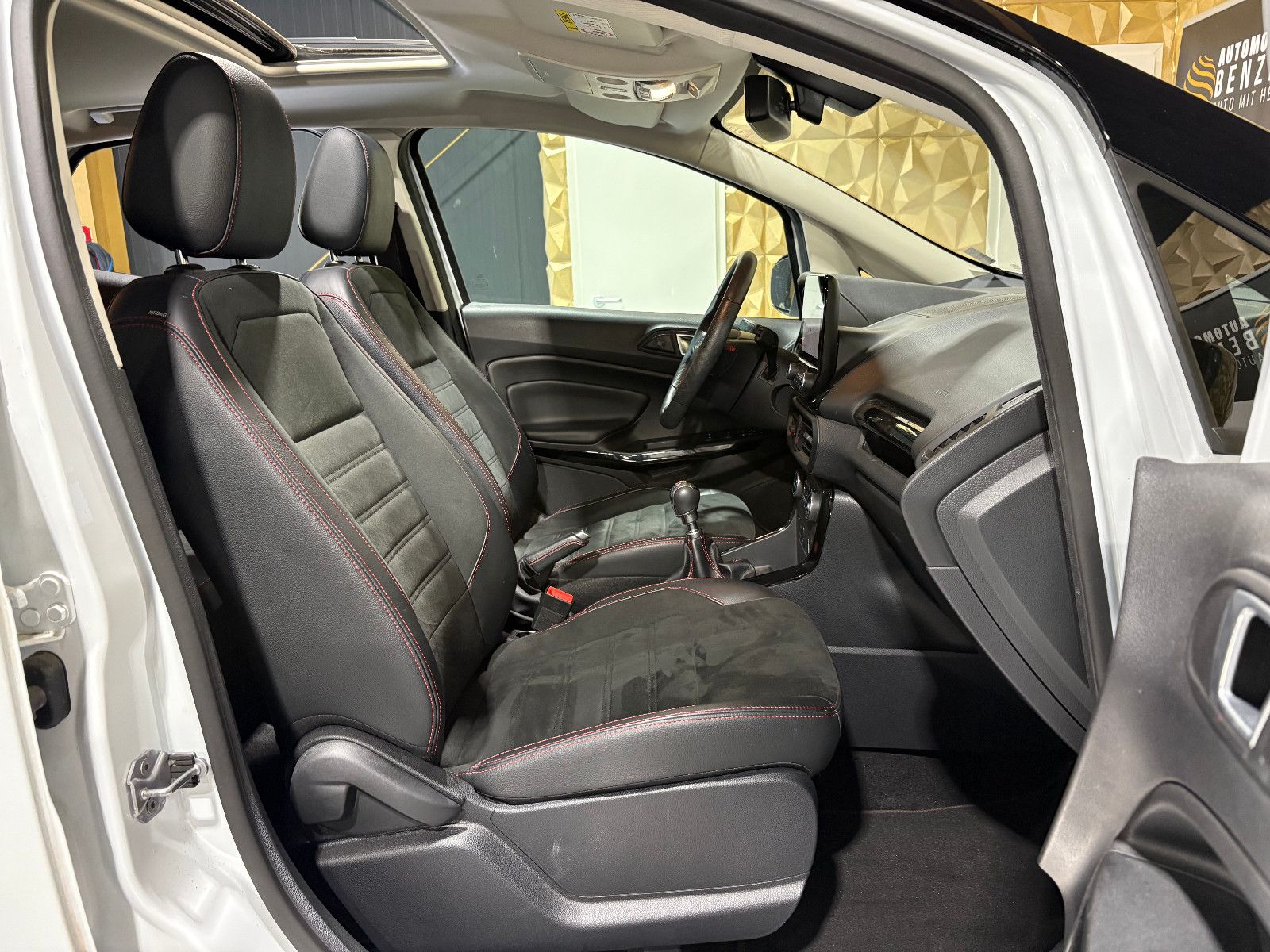 Fahrzeugabbildung Ford EcoSport ST-Line/ALCANTARA/PANO/APPLE/KAMERA/NAV