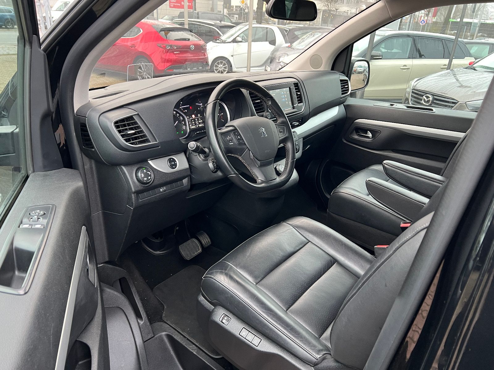 Fahrzeugabbildung Peugeot Traveller Business VIP L2 7-SITZER ABSOLUT VOLL