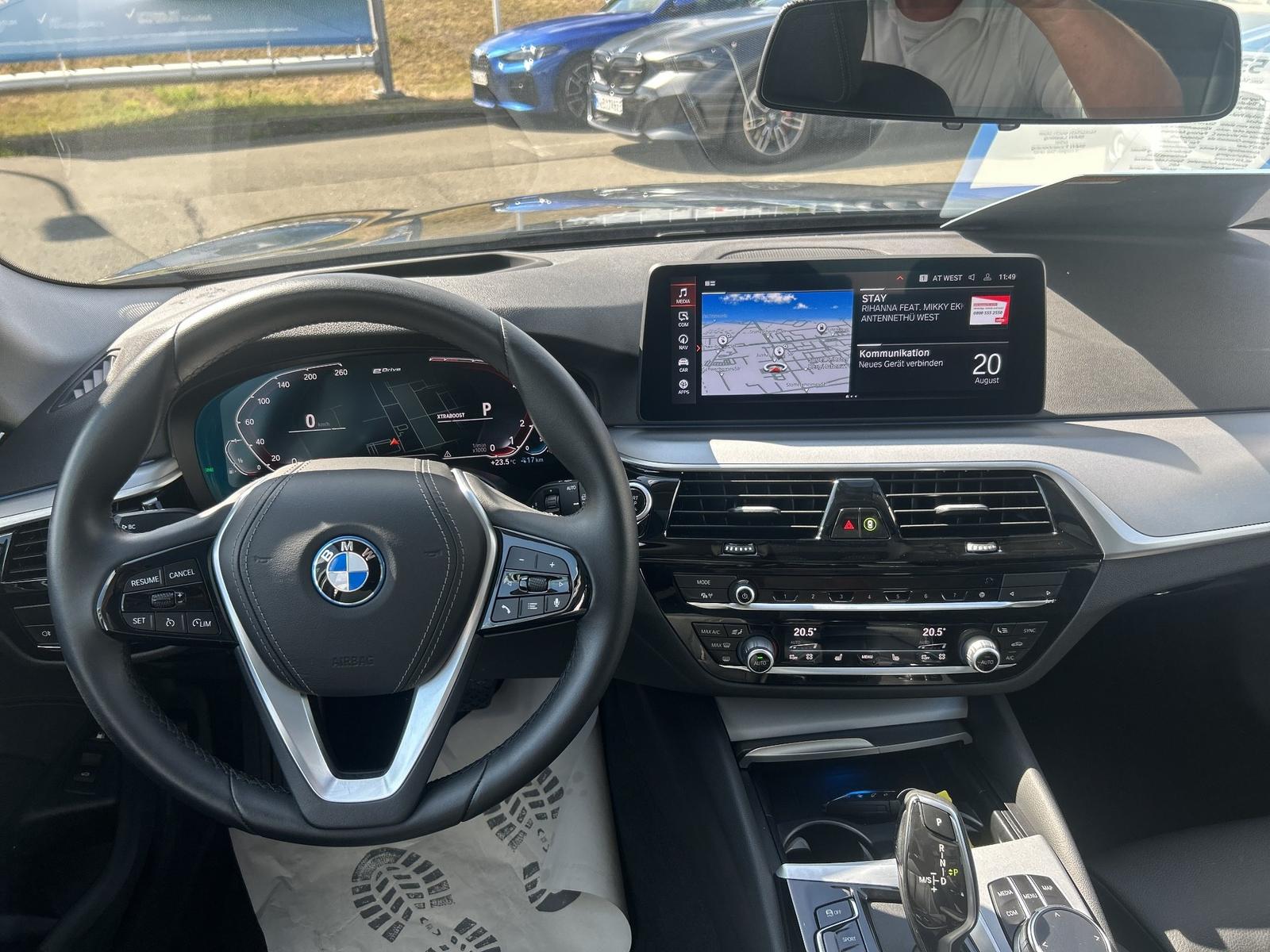 BMW 530e Tour LASER PANO Head-Up Komfortsitz Laserli