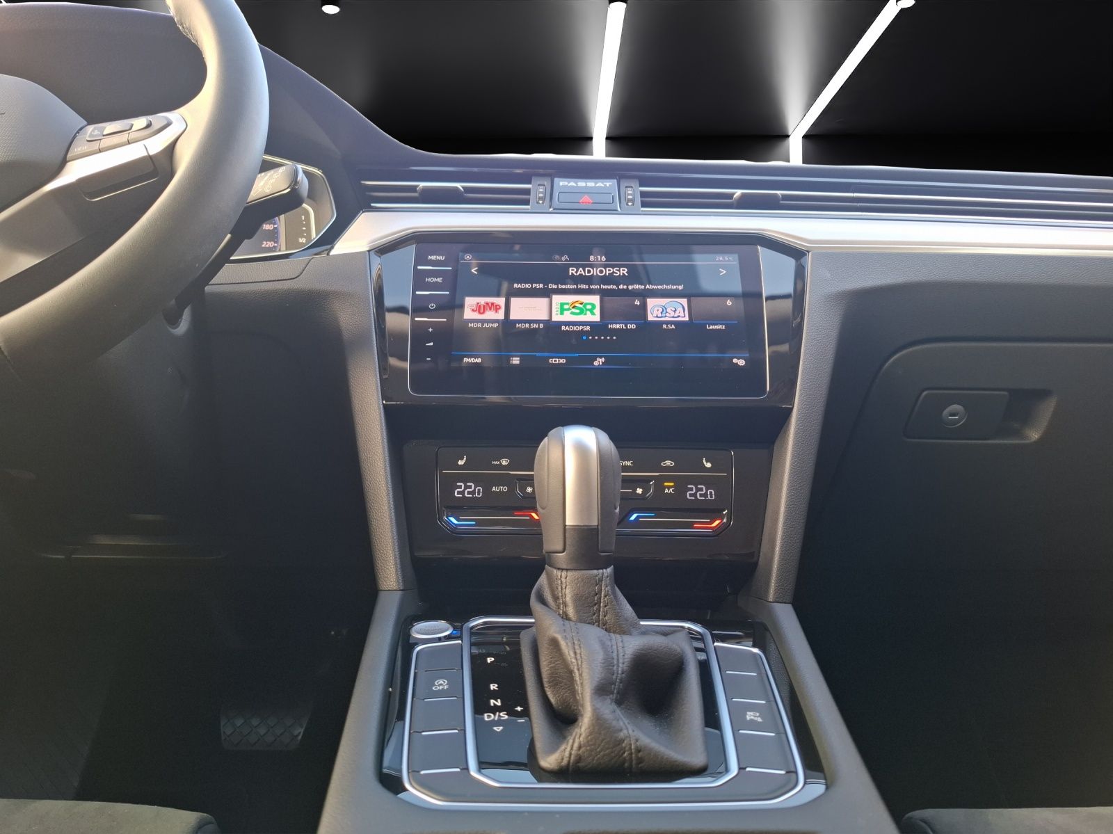 Fahrzeugabbildung Volkswagen Passat Variant TDI Elegance DSG STH Matrix AHK N
