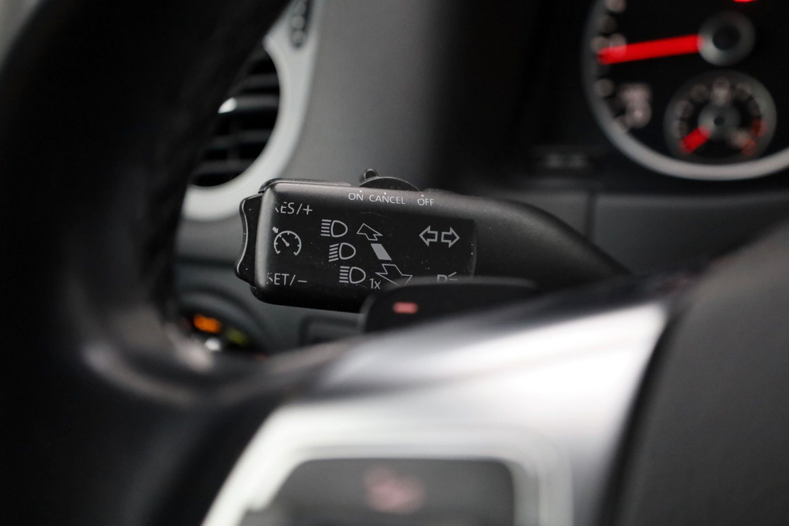 Fahrzeugabbildung Volkswagen Tiguan R Line 4M Leder,Navi,Xenon,Panorama