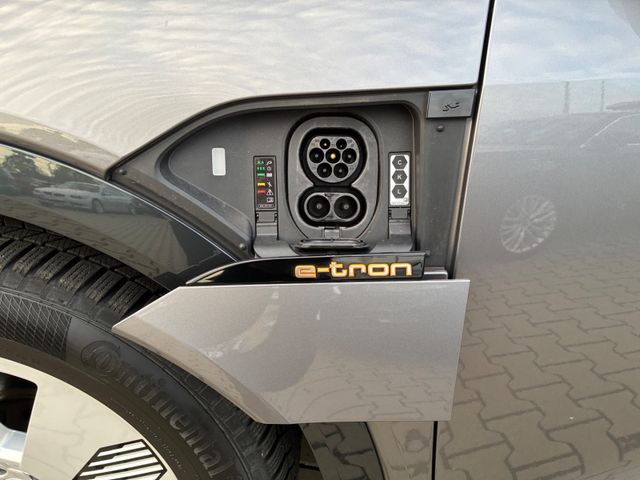 Fahrzeugabbildung Audi e-tron 50 quattro >AHK/LEDER/KAM/NAV/SHZ<