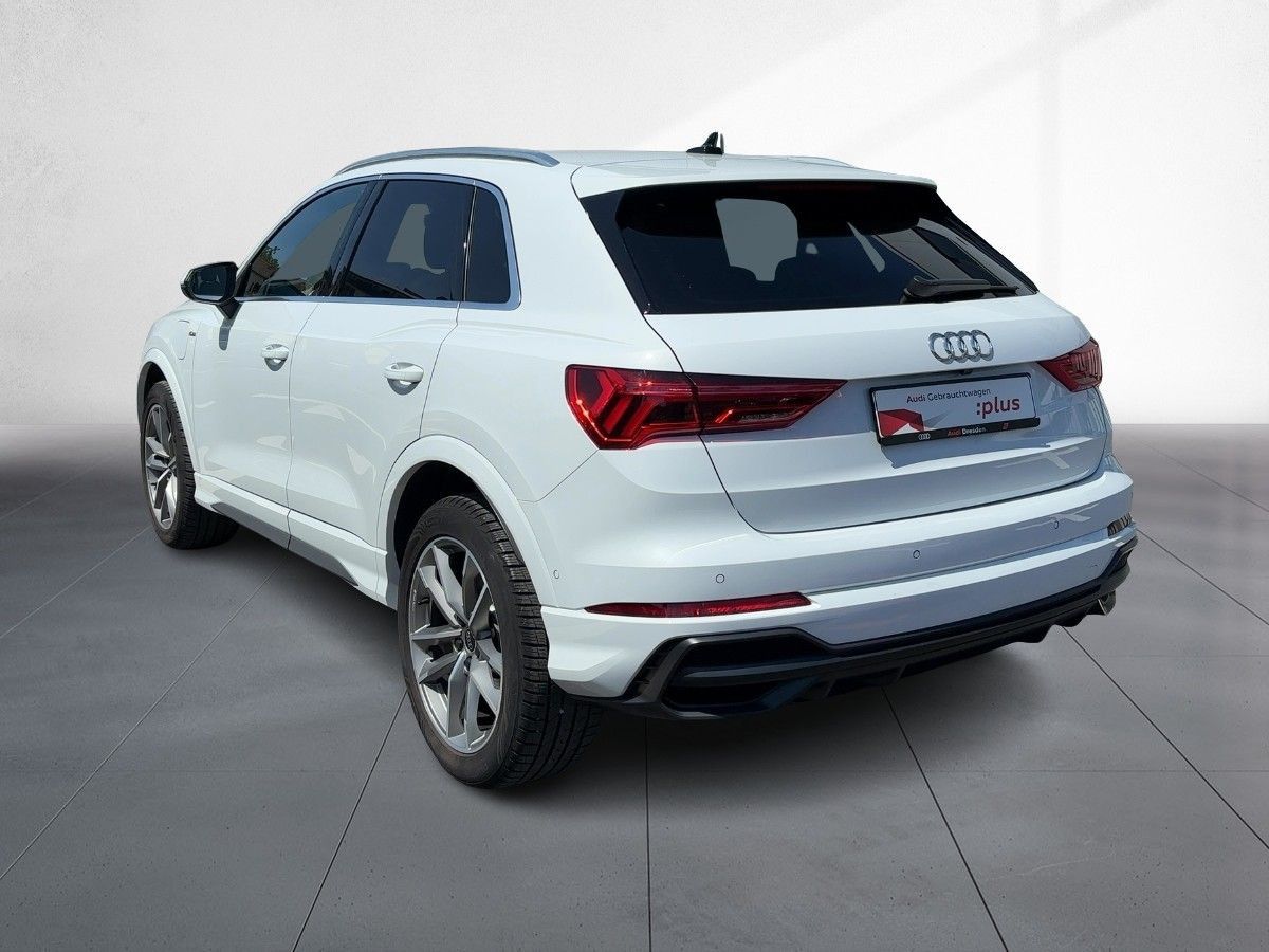 Audi Q3 TFSI e S line 45 S tronic Matrix LED DAB imagem 3