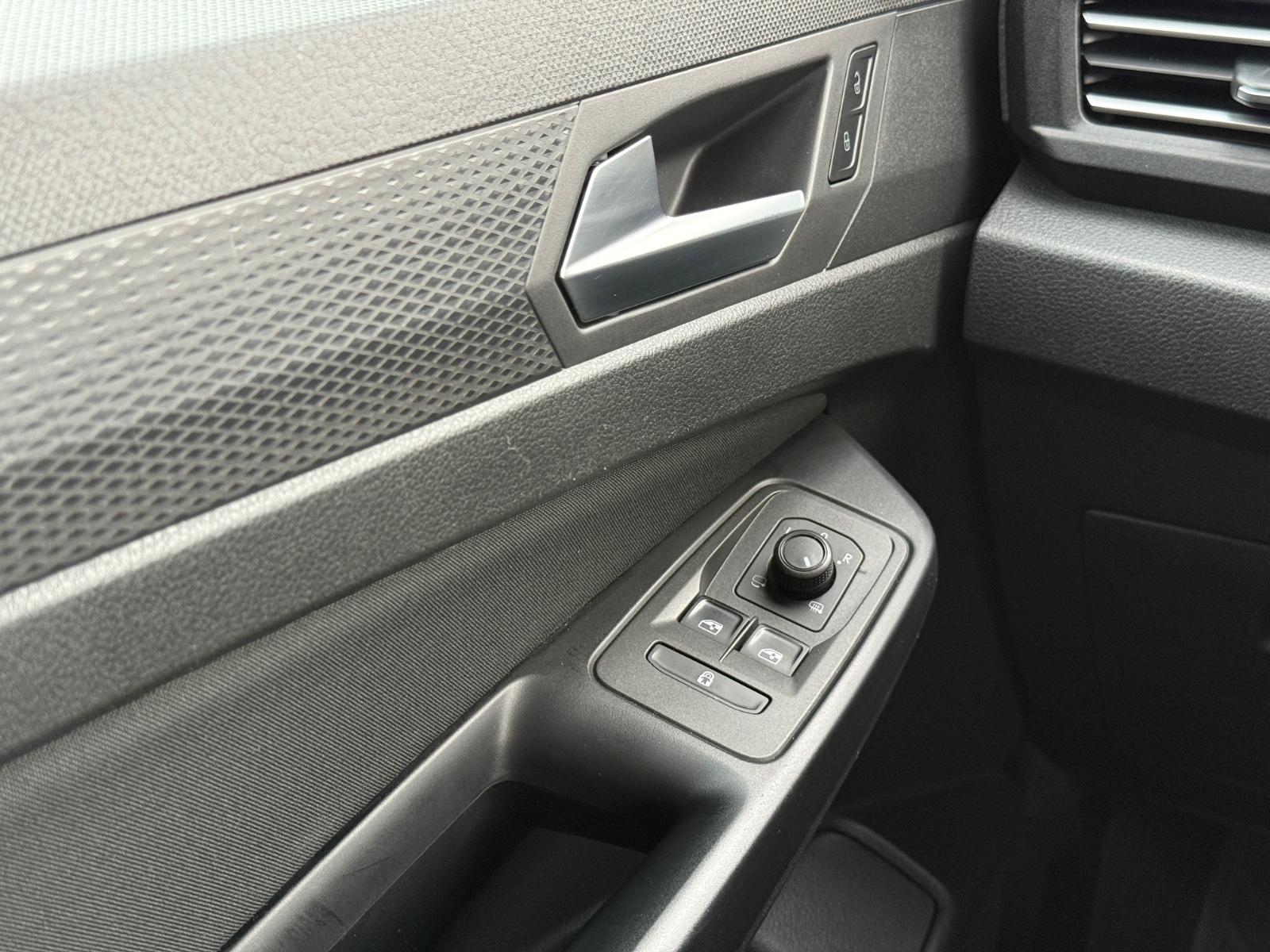 Volkswagen Caddy Maxi Move 7-Sitzer PANO StdHzg. AHK Ergo