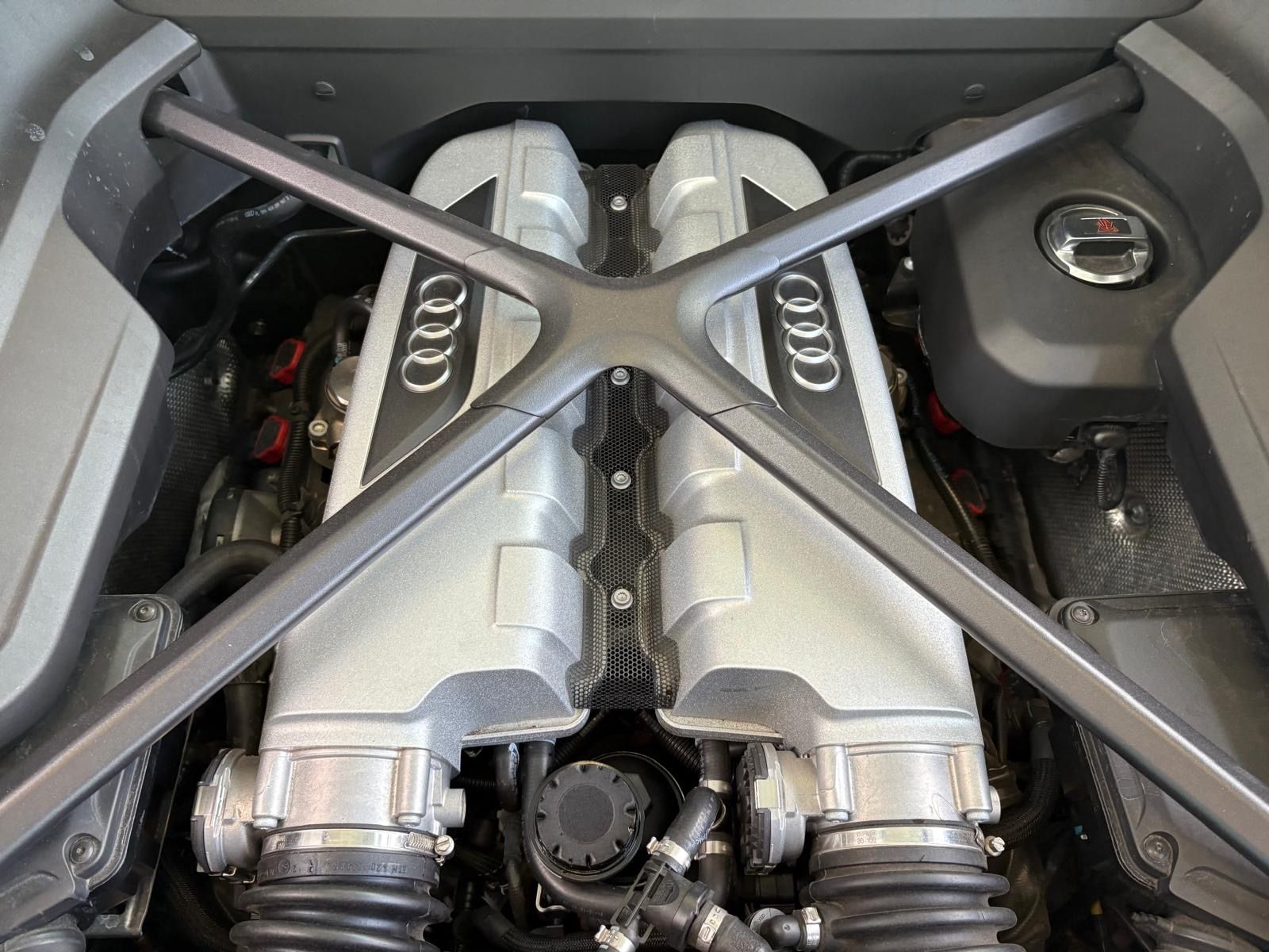 Fahrzeugabbildung Audi R8 Coupe 5.2 FSI quattro/erst 19800 km