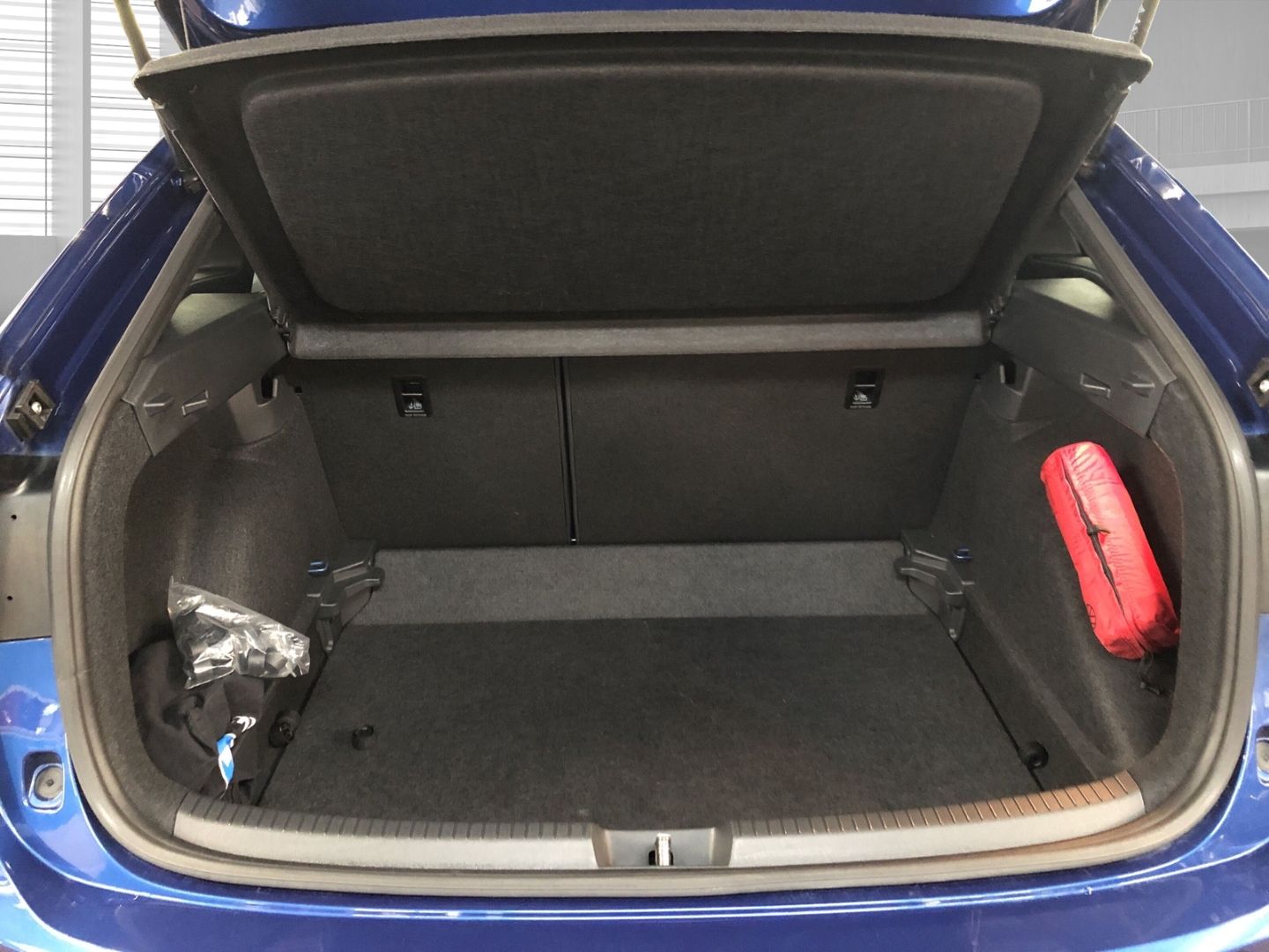 Fahrzeugabbildung Volkswagen Taigo Energy Energy 1.0 TSI AHK-abnehmbar Navi D