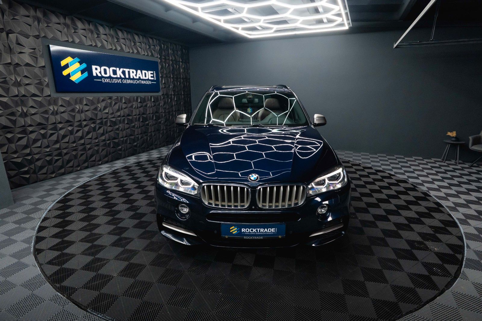 Fahrzeugabbildung BMW X5 M50d Performance *Pano*CarPlay*DAB*360°*  19%