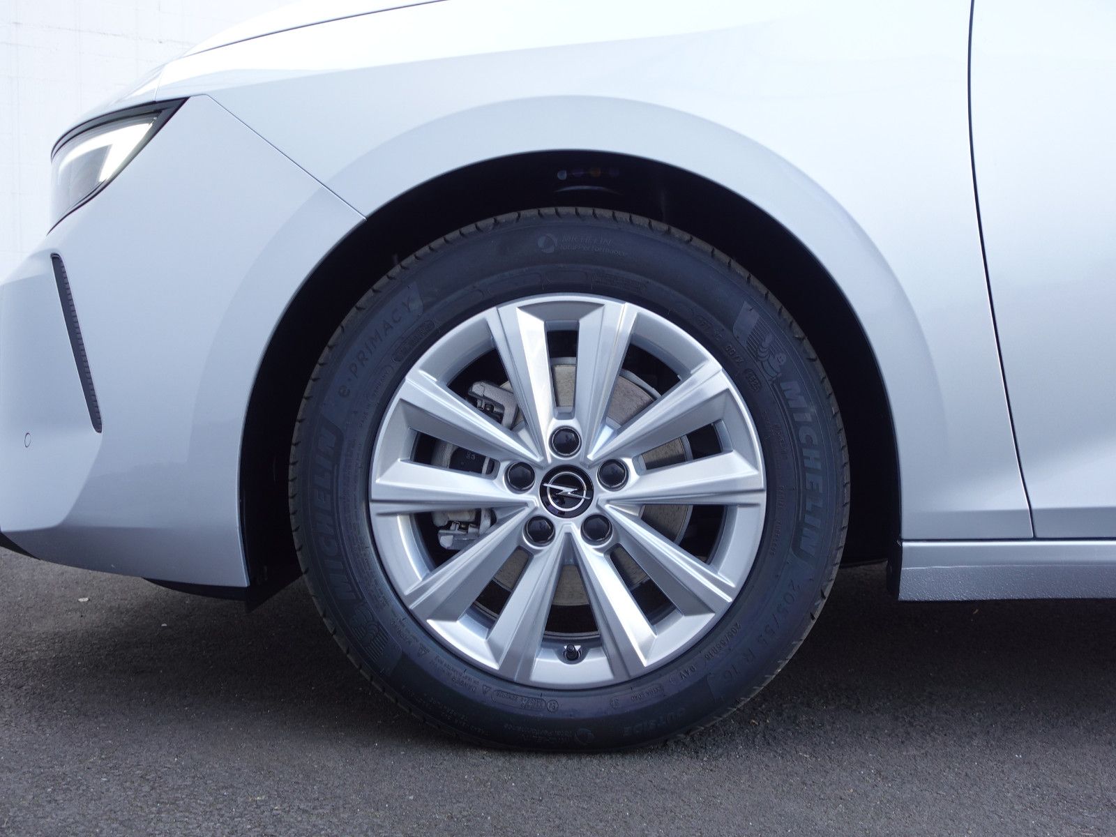 Fahrzeugabbildung Opel Astra Edition 1.2Turbo  Navi,Kamera,Sitzh.,LED