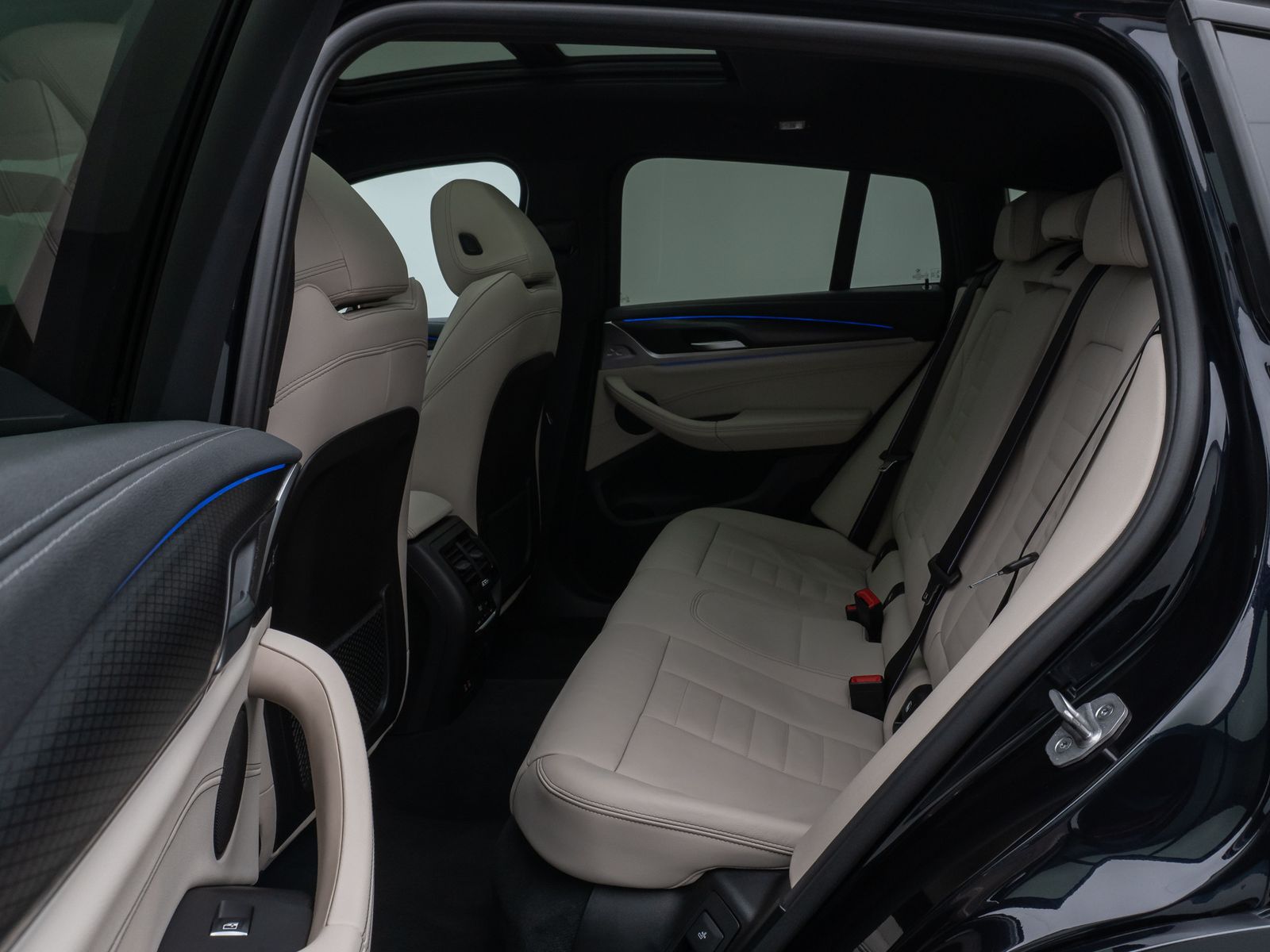 Fahrzeugabbildung BMW X4 M40i Panorama Laser Kamera HUD DAB HiFi AHK