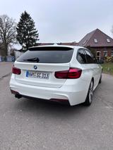 BMW 330d Touring M Sport Shadow Auto. M Sport Shadow - BMW 330 mit Diesel-Antrieb: Weiß, mit Navigationssystem, Kombi