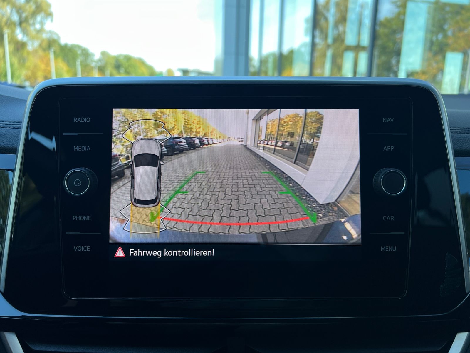 Fahrzeugabbildung Volkswagen T-Roc R-Line 1.5 TSI DSG *AHK, LED, Navi, Kamera