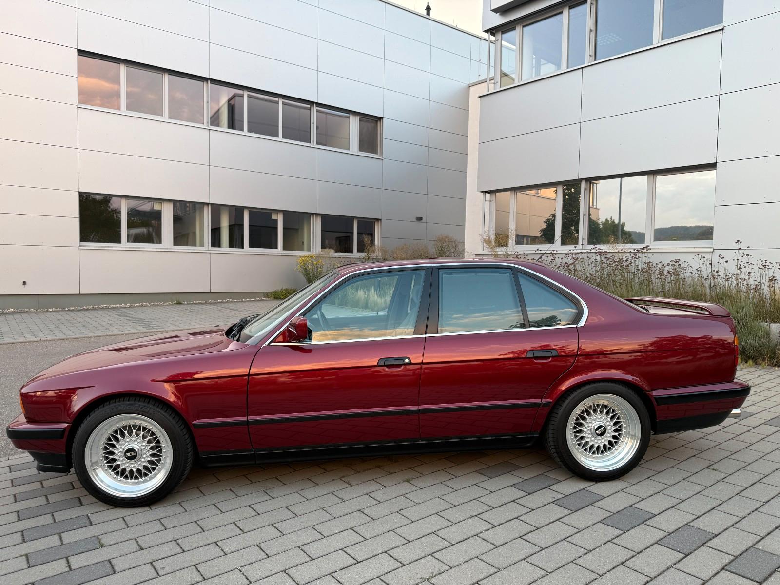 BMW 525I - 192 CV - TOIT OUVRANT -  BVM - VOLANT CUIR