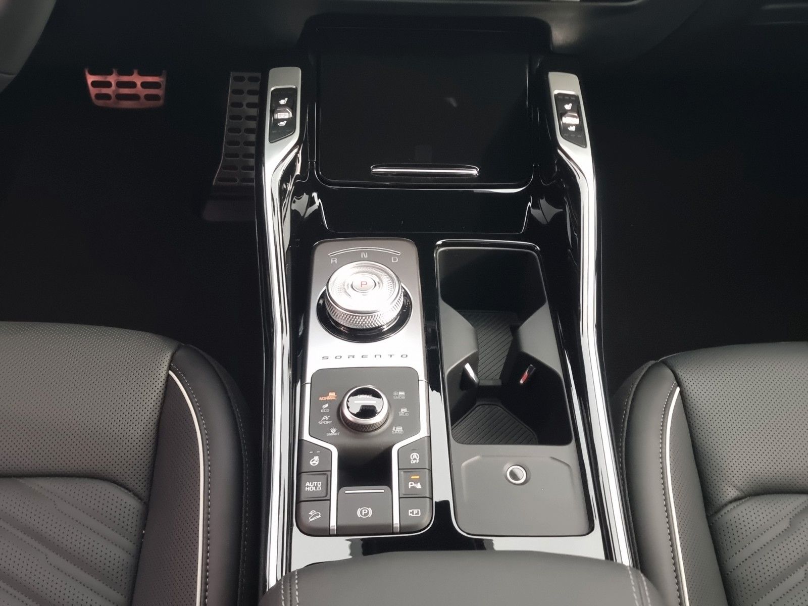 Fahrzeugabbildung Kia Sorento PE 1.6T HEV AWD PLA 7S NAP RR GD
