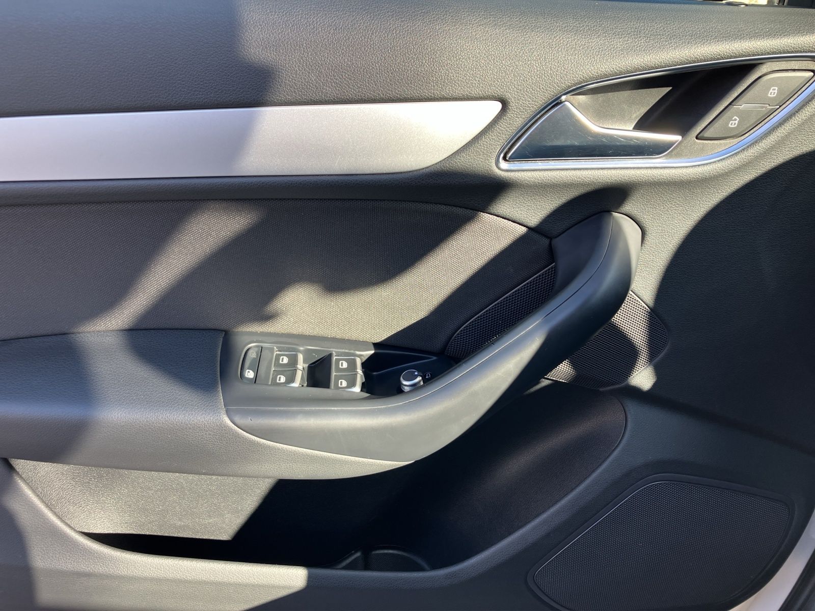 Fahrzeugabbildung Audi Q3 2.0 TDI sport AHK Xenon SHZ