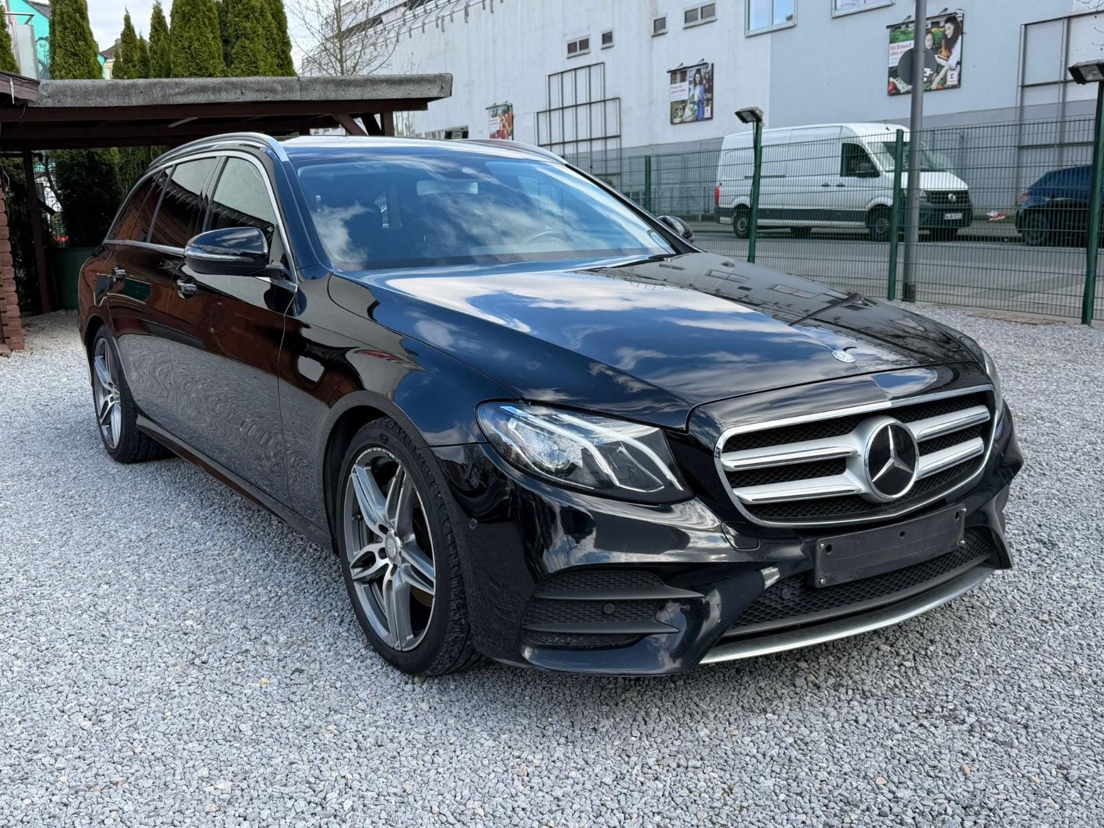 Mercedes-Benz E 220D T-Modell AMG Line *1Hand*LED*MwSt*