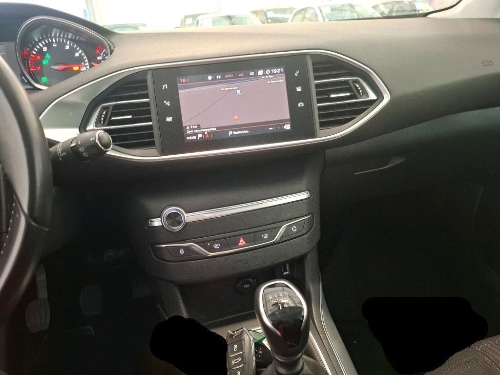 Fahrzeugabbildung Peugeot 308 SW Allure 1.2T NAVI/LED/PDC/ALU/DAB