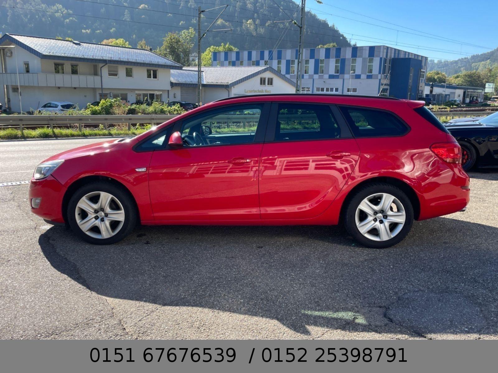 Opel Astra 2011 — photo 12