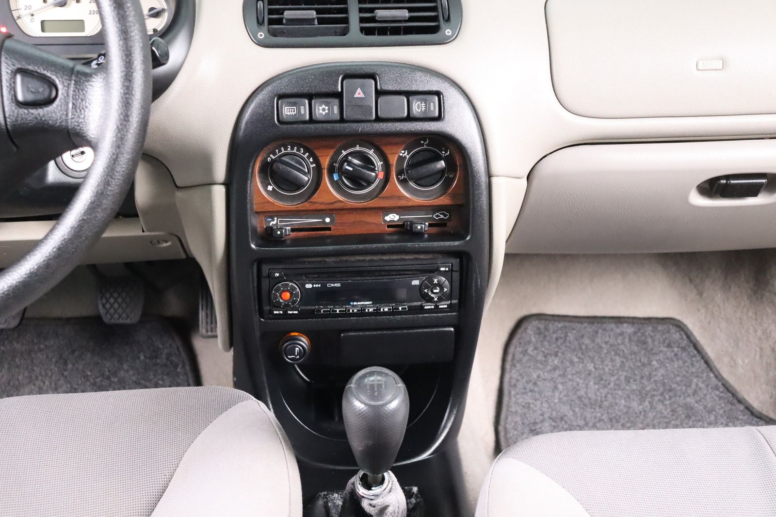 Fahrzeugabbildung Rover Rover 25 * HU/AU 04.28 * Klima