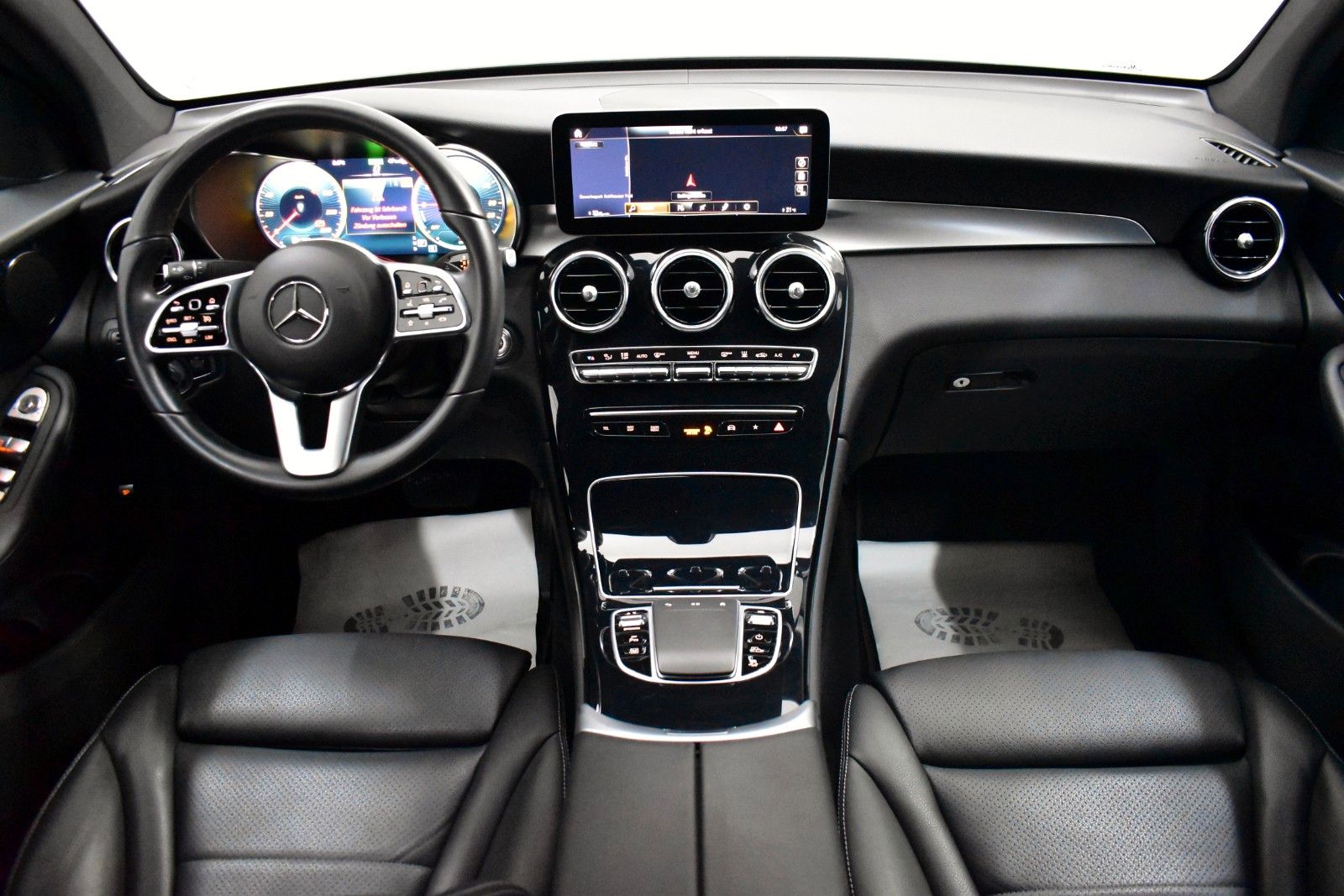 Fahrzeugabbildung Mercedes-Benz GLC 300de Coupe 4M Leder,Navi,LED,SH,PDC,Kamera