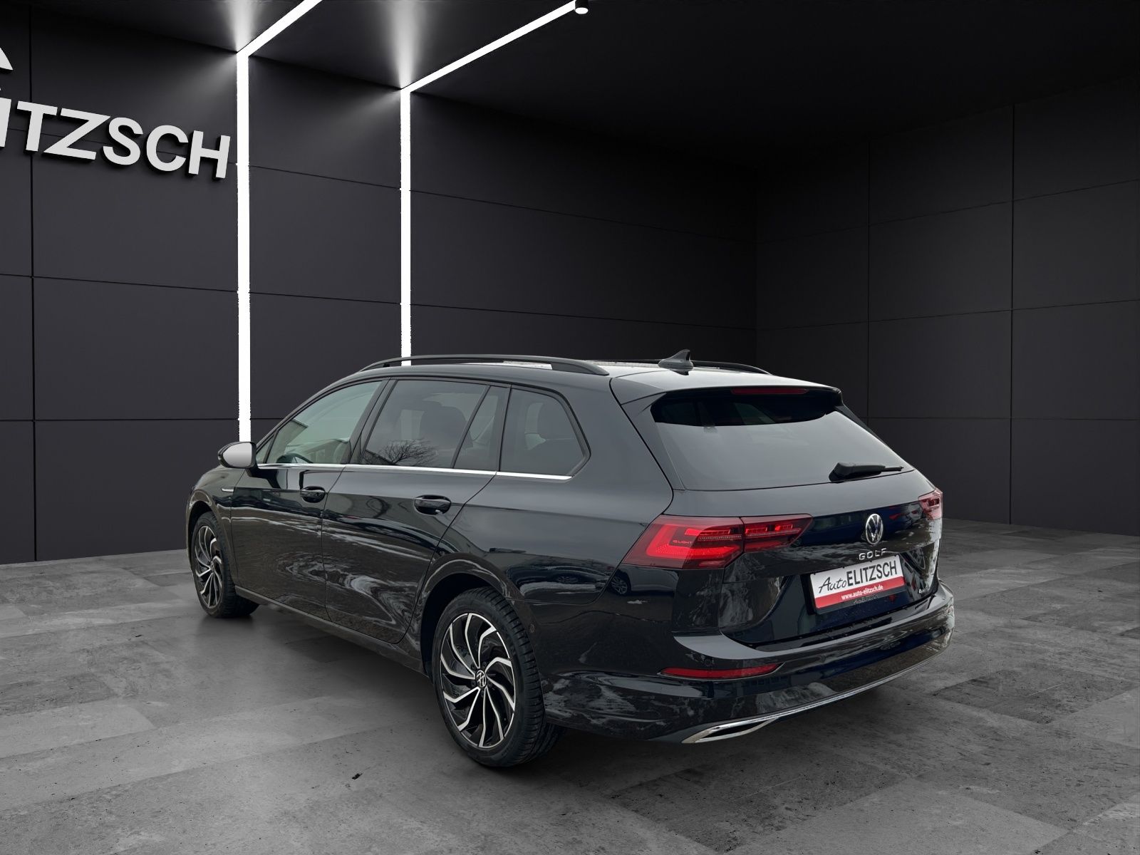 Fahrzeugabbildung Volkswagen Golf VIII Variant TSI Style DSG 4M Matrix Navi A