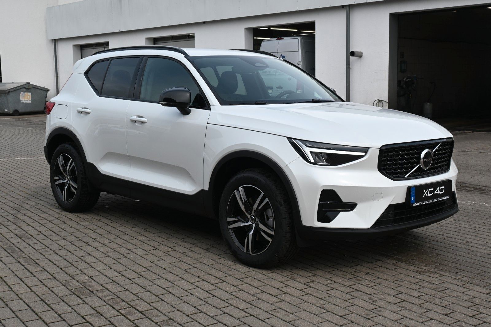 Fahrzeugabbildung Volvo XC40 Plus Dark *ACC*BLIS*H&K*FSHZG*AHK*