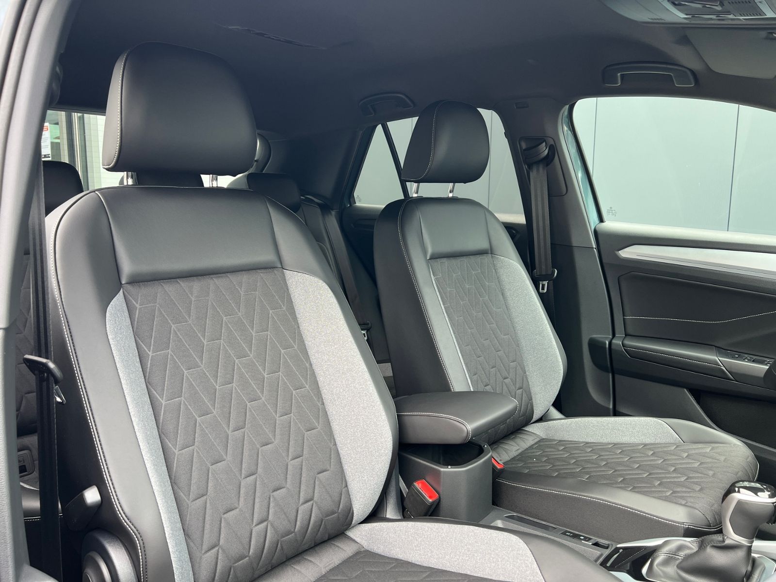 Fahrzeugabbildung Volkswagen T-Roc  GOAL 1.5 TSI DSG *AHK, Navi, Plus-Paket*