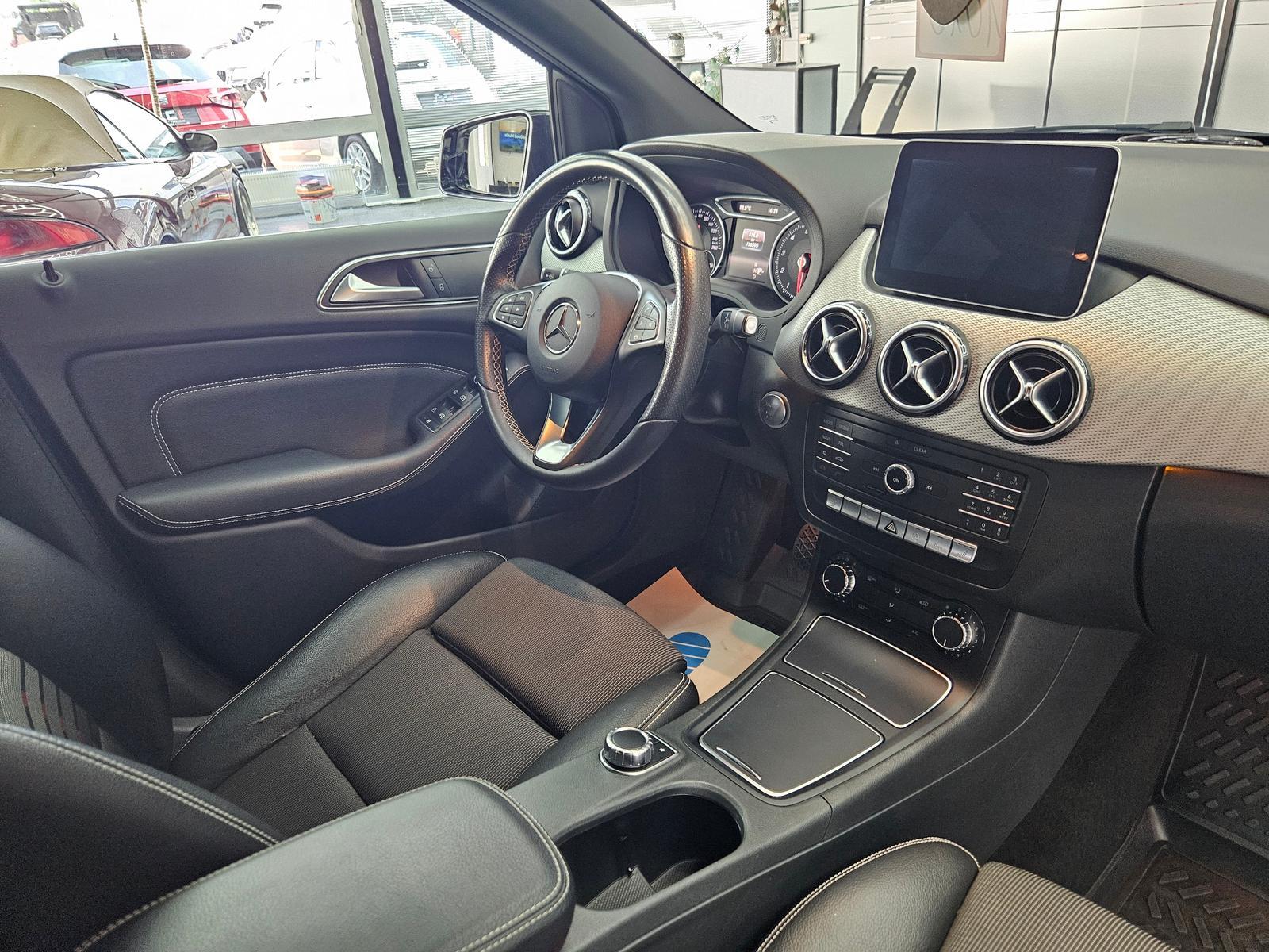 Mercedes-Benz B 180 1,6 Urban Business, Temp., LED, Navi, PDC