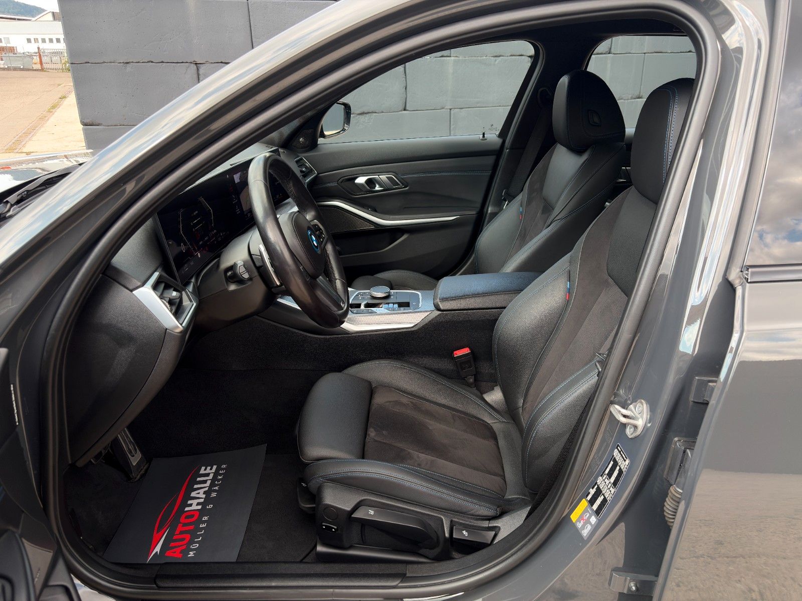 Fahrzeugabbildung BMW 330e Touring M Sport Alcan. Anthra. LC+ AHK H&K
