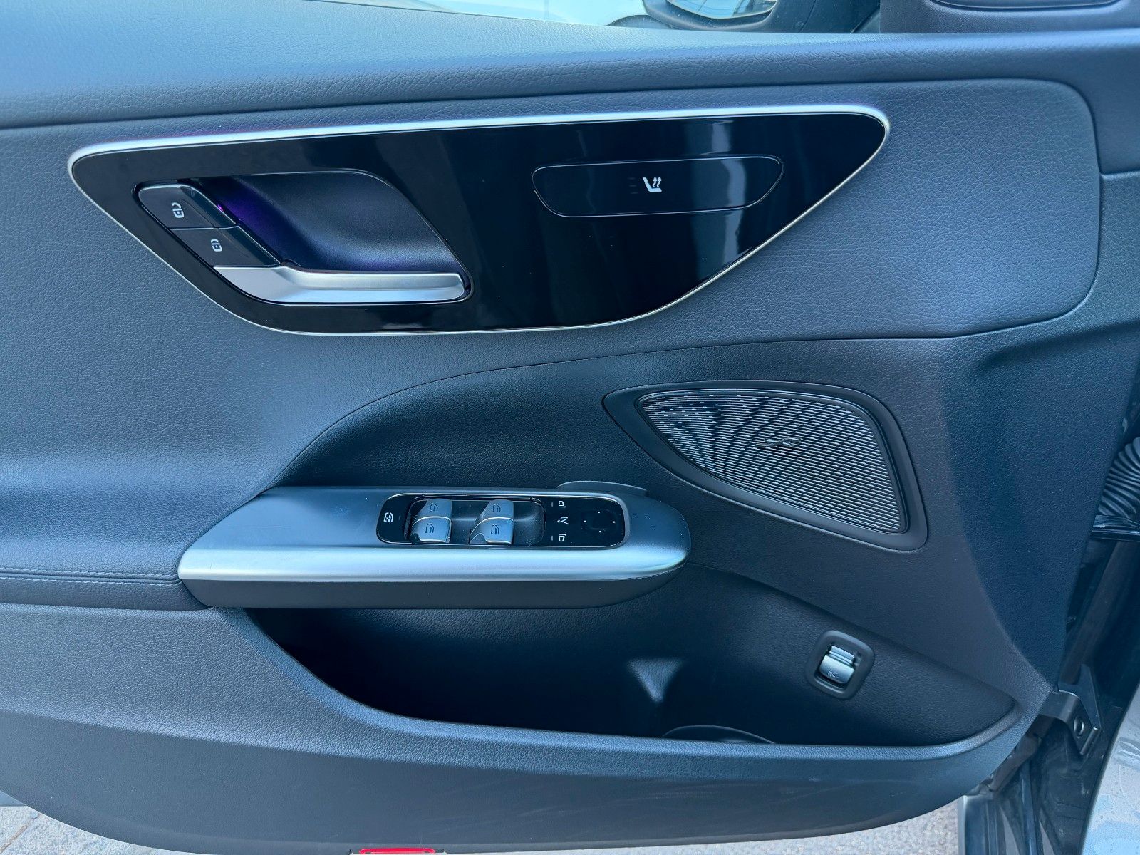 Fahrzeugabbildung Mercedes-Benz C 220d T 4M Avantgarde+AHK+Distr+360+Night