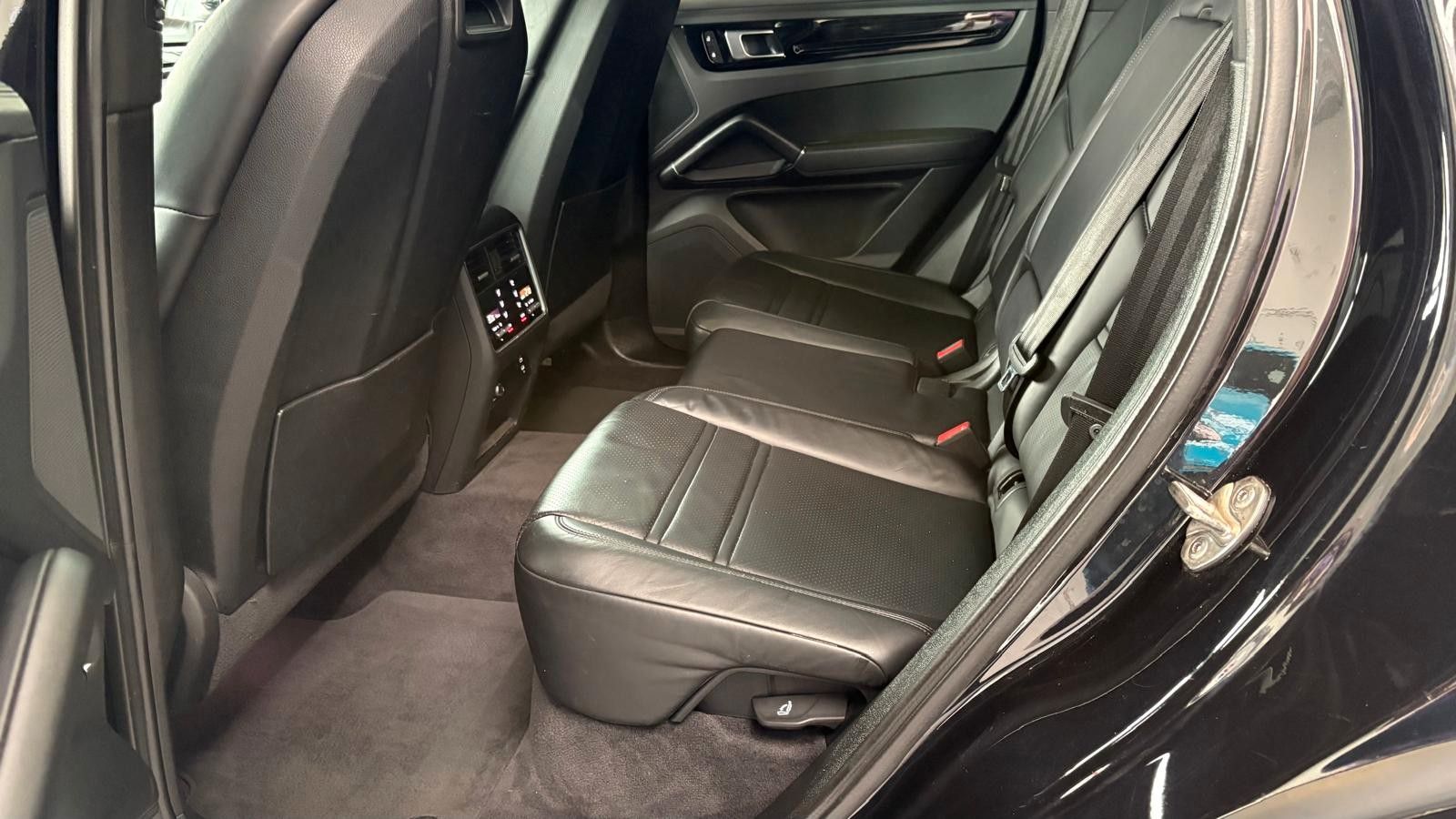 Fahrzeugabbildung Porsche Cayenne Coupe E-Hybrid/Platinum Edition
